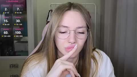 Snapshot of littlevildevil chatting on 03-07-25, 11:07 Eliana online show from 03-07-25, 11:07