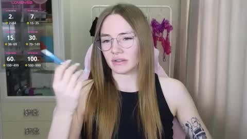 Snapshot of littlevildevil chatting on 03-08-25, 12:09 Eliana online show from 03-08-25, 12:09