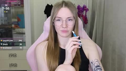 Snapshot of littlevildevil chatting on 03-08-25, 03:13 Eliana online show from 03-08-25, 03:13