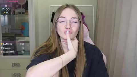 Snapshot of littlevildevil chatting on 03-10-25, 02:05 Eliana online show from 03-10-25, 02:05