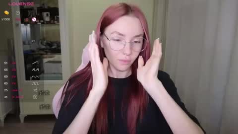 Snapshot of littlevildevil chatting on 09-30-25, 11:04 Eliana online show from 09-30-25, 11:04