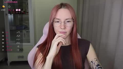 Snapshot of littlevildevil chatting on 11-06-25, 10:49 Eliana online show from 11-06-25, 10:49