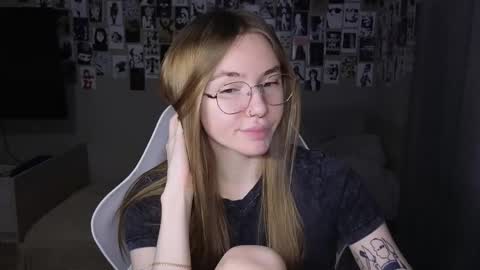 Snapshot of littlevildevil chatting on 05-15-26, 08:10 Eliana online show from 05-15-26, 08:10