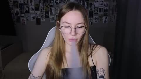 Snapshot of littlevildevil chatting on 05-30-26, 07:49 Eliana online show from 05-30-26, 07:49