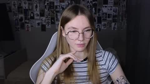 Snapshot of littlevildevil chatting on 06-02-26, 07:43 Eliana online show from 06-02-26, 07:43