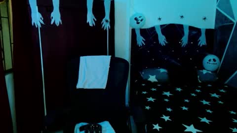 Snapshot of littlextrem chatting on 10-24-25, 03:03 Eros online show from 10-24-25, 03:03