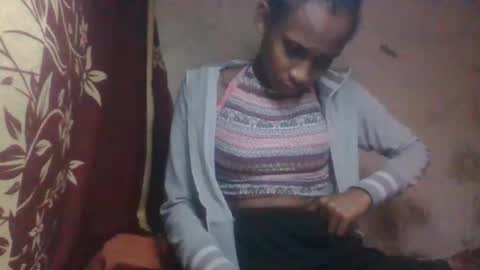 Snapshot of littleyanah chatting on 09-13-25, 04:40 yanah online show from 09-13-25, 04:40