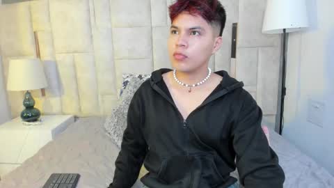 Snapshot of littlezanee chatting on 12-03-25, 11:52 ZANE online show from 12-03-25, 11:52