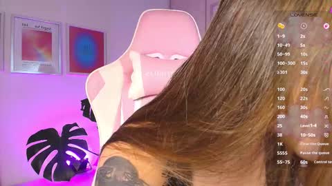 Junne liu online show from 12-23-25, 01:25