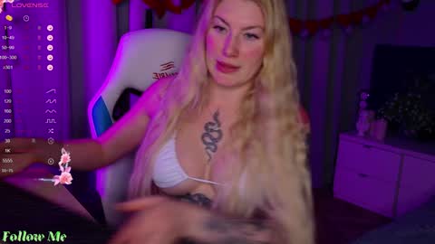 Snapshot of liv_fay chatting on 02-06-25, 02:48 Liv 3 online show from 02-06-25, 02:48