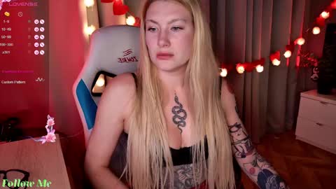 Snapshot of liv_fay chatting on 02-15-25, 06:12 Liv 3 online show from 02-15-25, 06:12