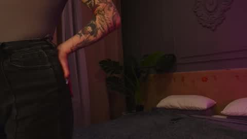 Snapshot of liv_fay chatting on 10-23-25, 04:50 Liv 3 online show from 10-23-25, 04:50