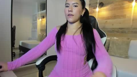 Snapshot of liv_honeey_ chatting on 10-21-25, 08:09 liv honeey online show from 10-21-25, 08:09