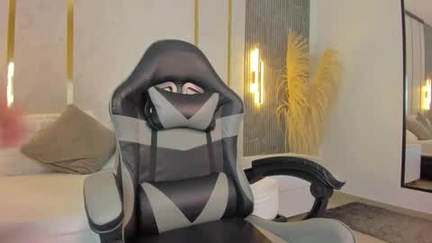 Snapshot of liv_honeey_ chatting on 10-23-25, 08:40 liv honeey online show from 10-23-25, 08:40