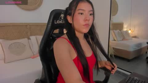 Snapshot of liv_honeey_ chatting on 10-24-25, 08:49 liv honeey online show from 10-24-25, 08:49