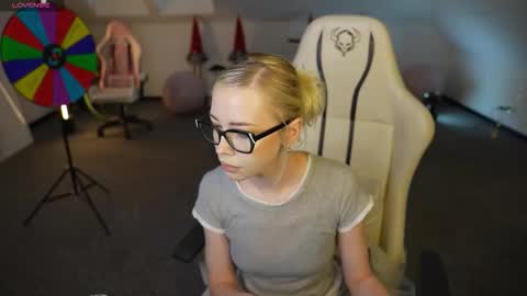 Snapshot of livehub054 chatting on 12-05-25, 11:19 Sheryl online show from 12-05-25, 11:19