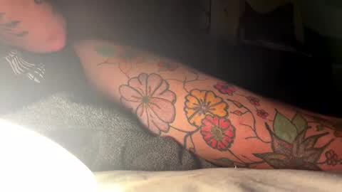 Snapshot of livinglife4me2 chatting on 12-16-25, 12:32 LivinLife online show from 12-16-25, 12:32