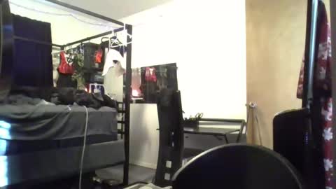 Snapshot of livmirage chatting on 10-29-25, 10:55 Liv Mirage online show from 10-29-25, 10:55