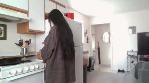 Snapshot of livmirage chatting on 11-04-25, 09:25 Liv Mirage online show from 11-04-25, 09:25