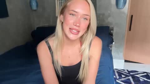 olivia online show from 02-25-26, 03:16