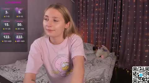 Snapshot of livyybosom chatting on 02-15-26, 06:37 My name is Livy Nice to meet you Thumbs up please its important online show from 02-15-26, 06:37