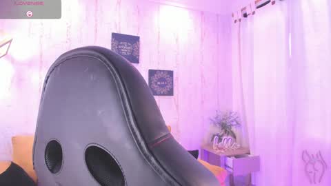 Vanessa online show from 01-15-25, 03:18