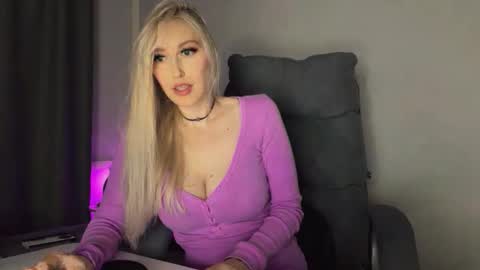 Liya Ray online show from 11-15-25, 08:49