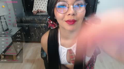 Snapshot of liz25_b chatting on 01-11-25, 06:14 Liz online show from 01-11-25, 06:14