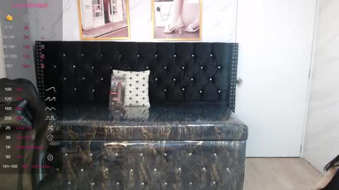 Snapshot of liz25_b chatting on 01-14-25, 03:11 Liz online show from 01-14-25, 03:11