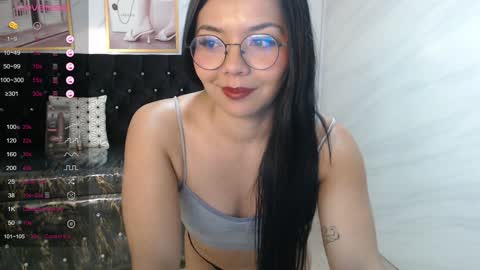 Snapshot of liz25_b chatting on 01-14-25, 06:13 Liz online show from 01-14-25, 06:13