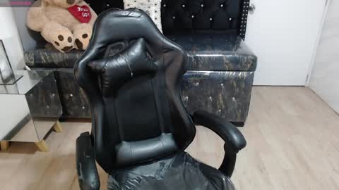 Snapshot of liz25_b chatting on 01-26-25, 03:06 Liz online show from 01-26-25, 03:06