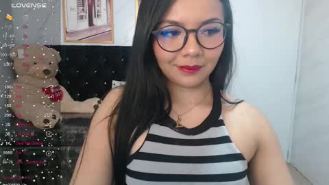 Snapshot of liz25_b chatting on 03-11-25, 03:26 Liz online show from 03-11-25, 03:26