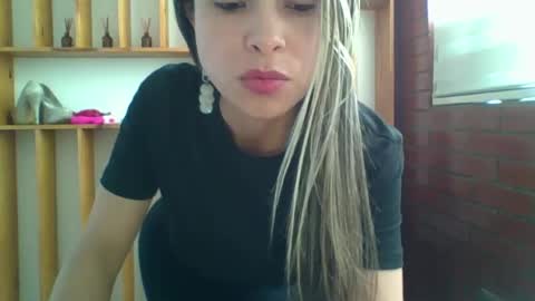 Snapshot of liz_28 chatting on 10-27-25, 04:00 liz_28 online show from 10-27-25, 04:00