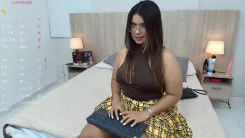 Snapshot of liz_ariza chatting on 09-09-25, 03:28 Liz online show from 09-09-25, 03:28