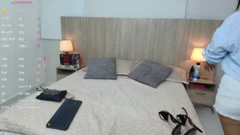 Snapshot of liz_ariza chatting on 09-10-25, 02:22 Liz online show from 09-10-25, 02:22