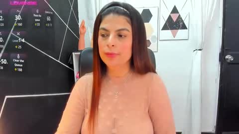 Snapshot of liz_levo chatting on 10-03-25, 02:03 Liz 3 online show from 10-03-25, 02:03