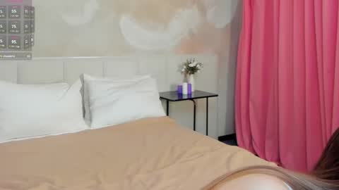 lizaloststar online show from 10-31-25, 01:50