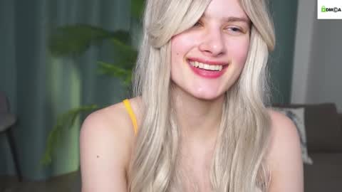 Snapshot of lizbethcoll chatting on 01-03-25, 04:59 Sunnheart online show from 01-03-25, 04:59