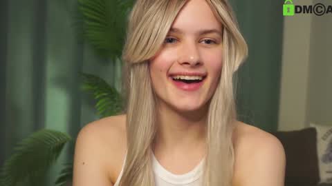 Snapshot of lizbethcoll chatting on 01-30-25, 07:37 Sunnheart online show from 01-30-25, 07:37