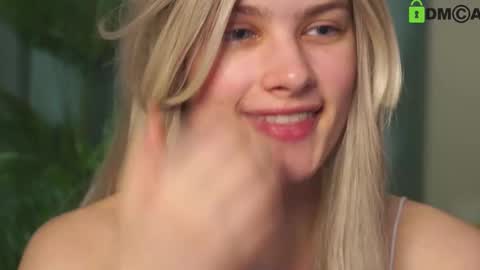 Snapshot of lizbethcoll chatting on 02-12-25, 07:24 Sunnheart online show from 02-12-25, 07:24