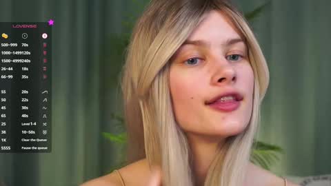 Snapshot of lizbethcoll chatting on 03-01-25, 06:11 Sunnheart online show from 03-01-25, 06:11