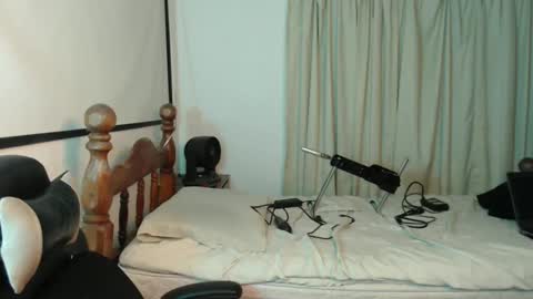 Snapshot of lizicherystrawbery chatting on 12-23-24, 12:08 Lizi Chery Strawbery online show from 12-23-24, 12:08