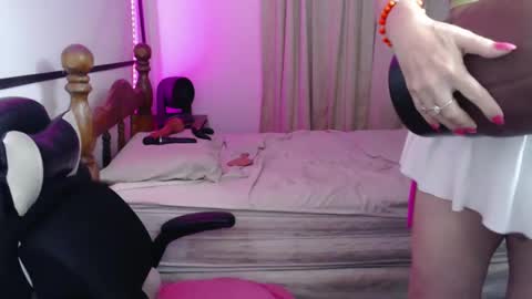 Snapshot of lizicherystrawbery chatting on 02-06-25, 10:48 Lizi Chery Strawbery online show from 02-06-25, 10:48