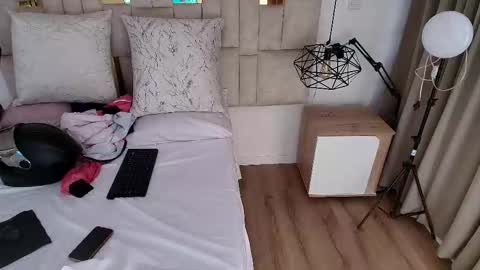 Lizz  online show from 10-16-25, 12:50