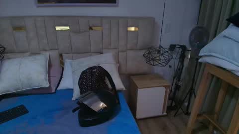 Lizz  online show from 11-11-25, 12:49