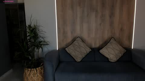 Snapshot of lizzhamilton_ chatting on 12-30-24, 11:06 Lizzi  online show from 12-30-24, 11:06