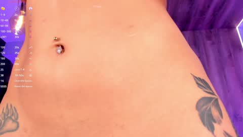 Snapshot of lizzhamilton_ chatting on 01-04-25, 01:52 Lizzi  online show from 01-04-25, 01:52