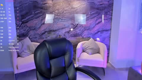 Snapshot of lizzhamilton_ chatting on 01-22-25, 05:16 Lizzi  online show from 01-22-25, 05:16