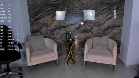 Snapshot of lizzhamilton_ chatting on 01-25-25, 06:01 Lizzi  online show from 01-25-25, 06:01