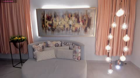 Snapshot of lizzhamilton_ chatting on 01-25-25, 11:02 Lizzi  online show from 01-25-25, 11:02